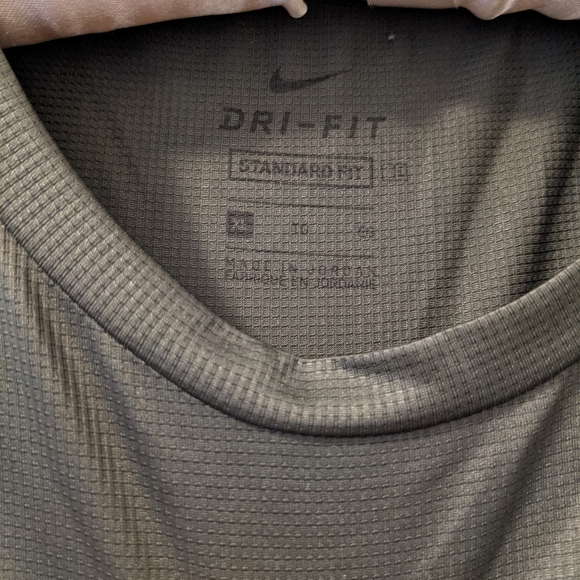 **flawed** NWT boys XL Nike long sleeved dri fit shirt - Picture 3 of 6